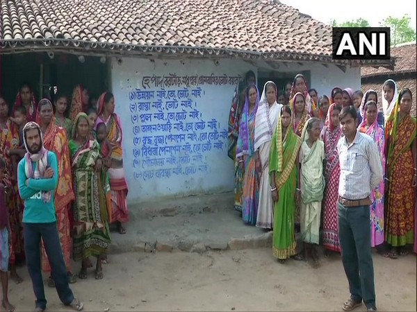 Residents of Madhupur and Bortar villages in Jhalda block have decided to boycott election alleging lack of development in the area in West Bengal's Purulia.
