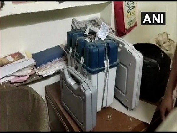 A sector assistant engineer named AK Shrivastav was suspended on Saturday for carrying reserve EVM to his residence in Guna, Madhya Pradesh. Photo/ANI