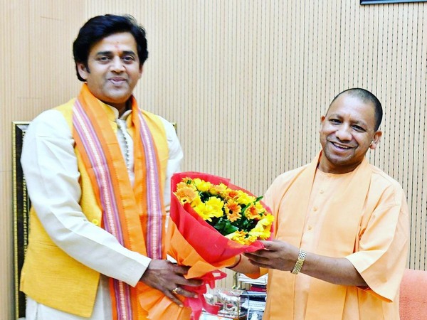 Ravi Kishan with Uttar Pradesh Chief Minister Yogi Adityanath. Photo/ANI