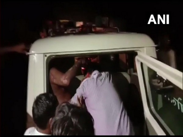  Two people were injured in a chemical blast which took place at Varsha Organic pvt ltd in Tarapur industrial area of Palghar late last night. [Photo/ANI]