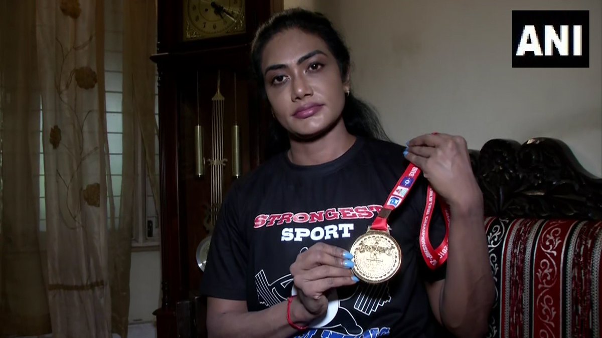 Arthi Arun with her gold medal (ANI photo)