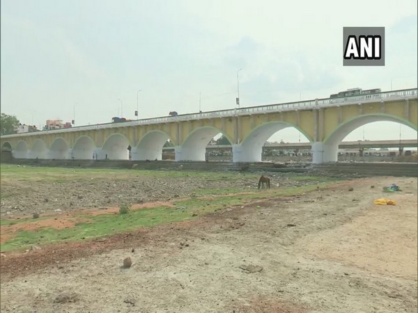 River Vaigai in Tamil Nadu has dried due to intense heat wave in the region. Photo/ANI