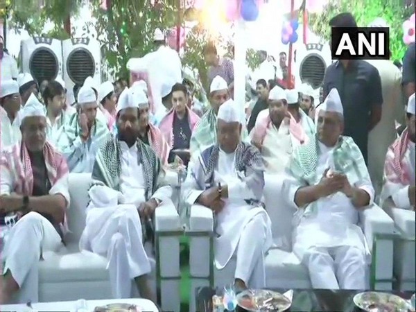 Bihar Deputy Chief Minister Sushil Modi, LJP leader Ram Vilas Paswan, Chief Minister Nitish Kumar and Governor Lalji Tandon during an 'iftar' at Paswan's residence in Patna on Monday. Photo/ANI