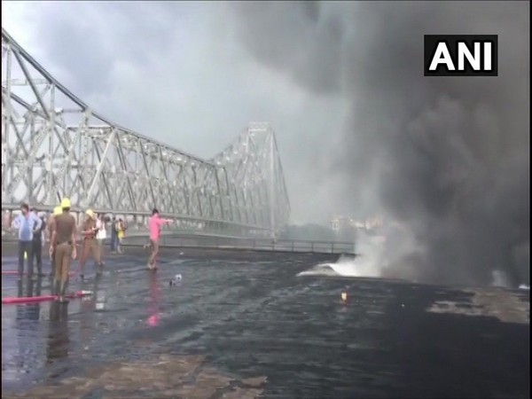 Fire breaks out at chemical godown near Kolkata's Howrah Bridge [Photo/ANI]