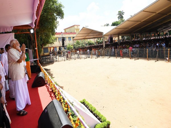 Prime Minister Narendra Modi addressing party workers in Thrissur, Kerala (Photo: Twitter)