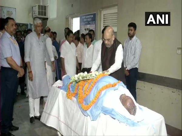 Union Home Minister Amit Shah paying tribute to Rajasthan BJP chief Madan Lal Saini on Monday at AIIMS.