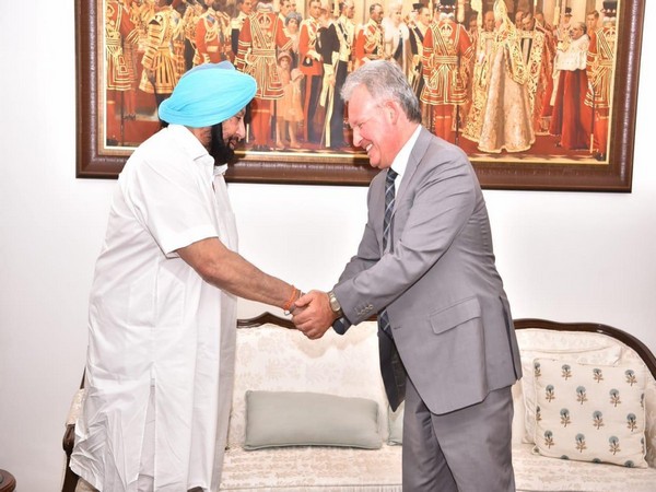 Punjab CM Captain Amarinder Singh (left) with British Deputy High Commissioner Andrew Ayre (right) . Photo/ANI