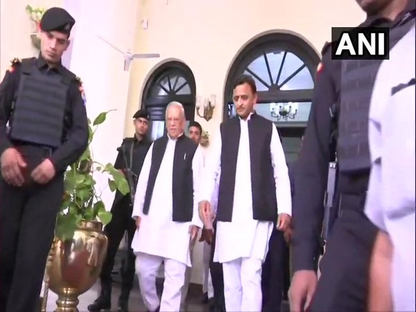 Akhilesh Yadav leaves after meeting Governor Ram Naik at Raj Bhavan in Lucknow on Saturday. Photo/ANI
