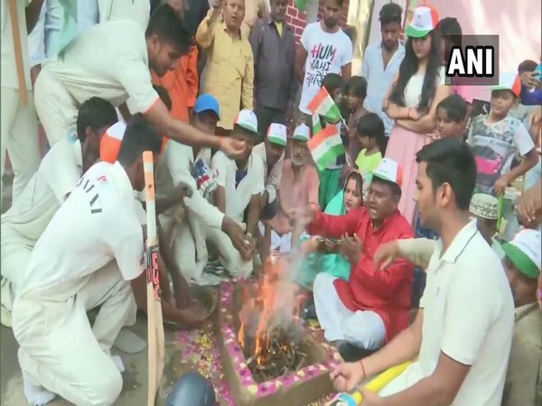 Fans in Uttar Pradesh's Gorakhpur perform havan for Men in Blue's victory against Pakistan