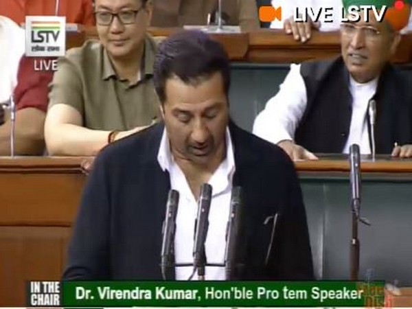 BJP MP Sunny Deol taking oath in the Lok Sabha (Photo credit: Lok Sabha TV))
