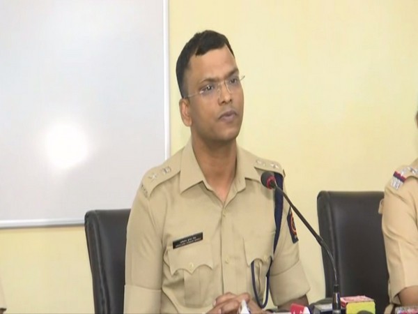 DCP Akhilesh Singh holding a press conference in Mumbai on Thursday. Photo/ANI