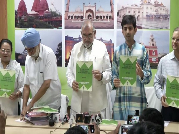Chairman of Delhi Minorities Commission Dr Zafarful Islam (middle) addressing a press conference in New Delhi. (Photo/ANI)