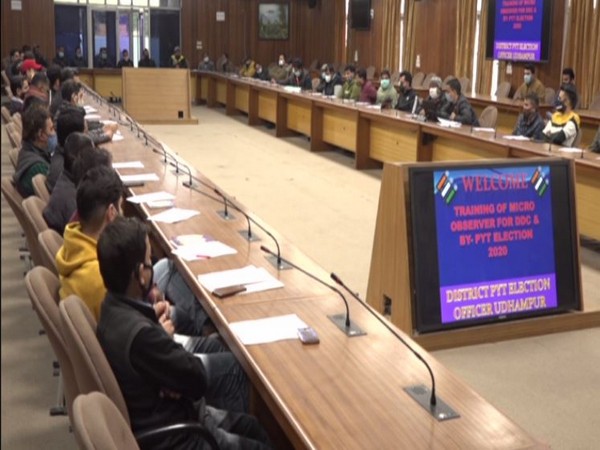 District Election officer Piyush Singla holding meeting with micro-obervers ahead of DDC polls. (Photo/ANI)