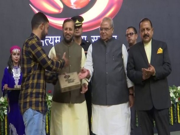 Prakash Javadekar, Satya Pal Malik, Dr Jitendra Singh, distributing free DD Set top boxes to residents of border areas of Jammu and Kashmir on Saturday in Srinagar ( photo/ANI)