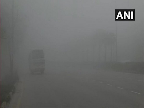 Fog engulfed Delhi [Photo/ANI]
