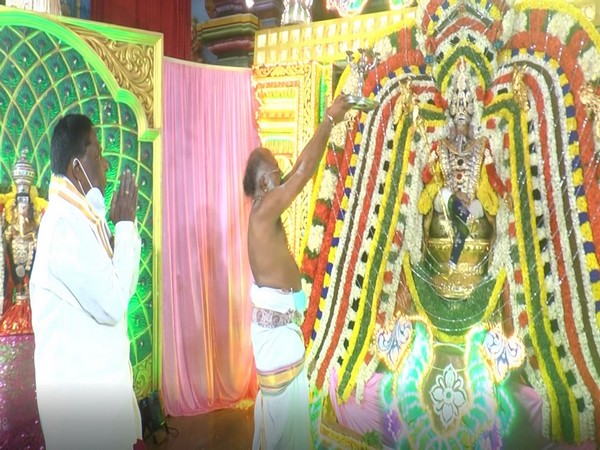 Puducherry CM V Narayanasamy visits Manakula Vinayagar Temple