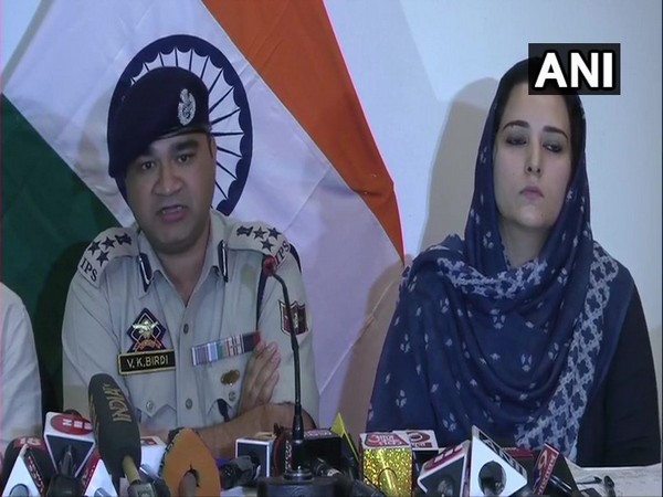 Central Kashmir DIG, VK Birdi, addressing a press conference in Srinagar on Wednesday. Photo/ANI