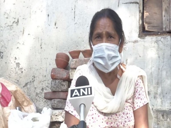 Darshana, who sells diyas speaking to ANI in Hyderabad on Sunday. Photo/ANI