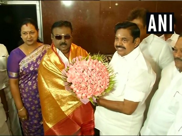 Tamil Nadu Chief Minister Edappadi K. Palaniswami with Desiya Murpokku Dravida Kazhagam (DMDK) Chief Vijayakanthin Chennai On Monday. (Photo/ANI)