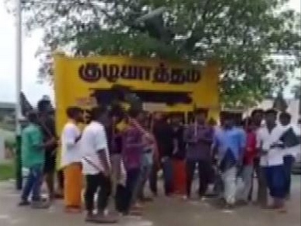 DMK cadres protest against Hindi