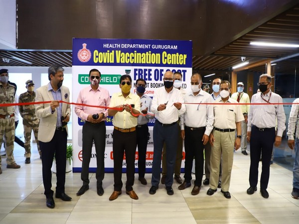 DMRC MD Dr Mangu Singh inaugurating vaccination centre at Huda City Centre metro station. (Photo/DMRC)
