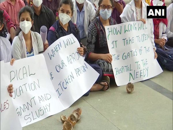 Resident doctors of Karnataka stage protest in Bengaluru. (Photo/ANI)