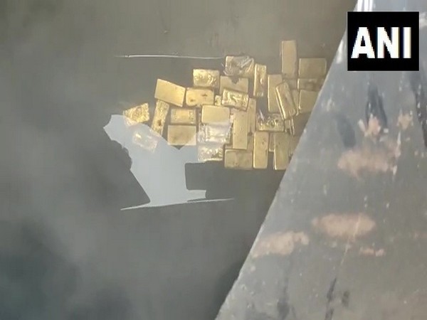 Gold seized by Directorate of Revenue Intelligence (DRI) in Delhi on Thursday. [Photo/ANI]