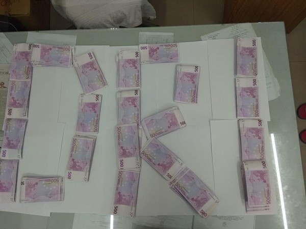 Euros seized at Indira Gandhi Airport Photo/ANI