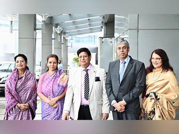 Bangladesh Foreign Minister AK Abdul Momen in Delhi (Centre) (Photo Credit: MEA)