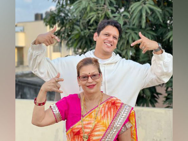 Vijay Varma with his mother (Image Source: Instagram)