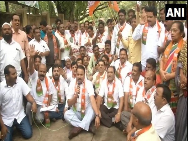 BJP workers stage protest demanding Chief Minister HD Kumaraswamy's resignation in Dharwad on Tuesday (photo/ANI)