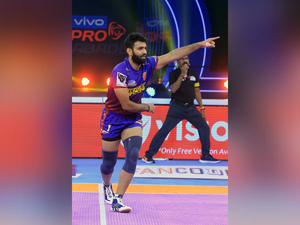 Dabang Delhi K.C raider Vijay celebrates a point against U Mumba (Image: PKL)