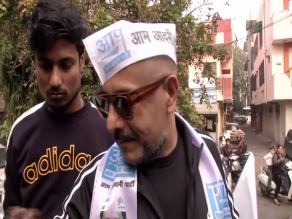 Bollywood music director Vishal Dadlani speaking to reporters in New Delhi on Tuesday. Photo/ANI