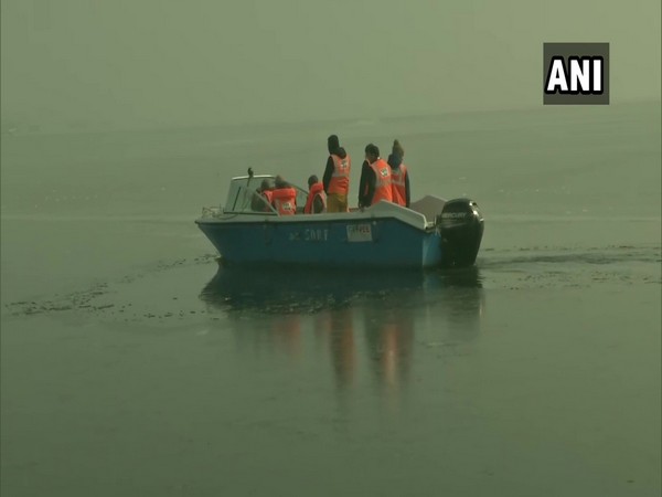 SDRF team deployed in Dal Lake (Photo/ ANI)