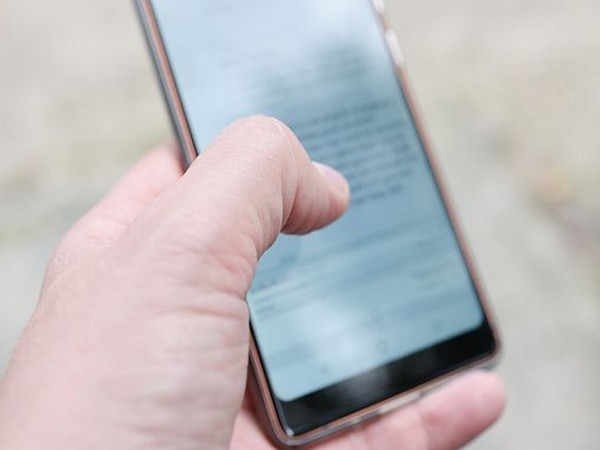 Human eyes are 26 per cent worse at reading when it comes to the dark mode.