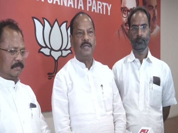 Jharkhand Chief Minister Raghubar Das speaking to reporters in New Delhi on Sunday. Photo/ANI