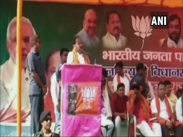 Chief Minister Raghubar Das addressing an election rally in Bokar, Jharkhand on Friday. 