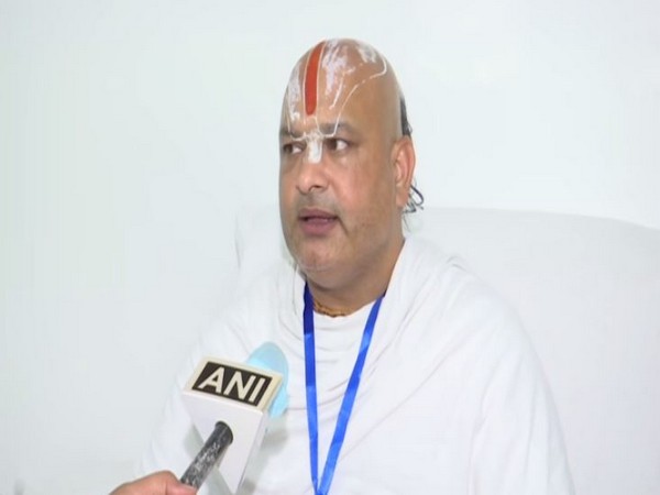 Mahant Rajkumar Das speaking to ANI in Ayodhya on Tuesday. Photo/ANI