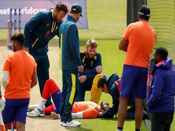 A distressed David Warner looking at net bowler