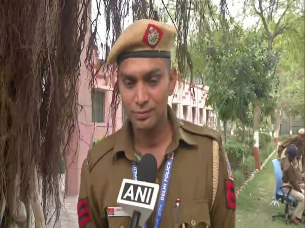 Policeman Deepak Dahiya talking to ANI on Friday.