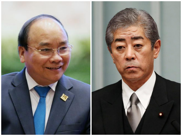 Vietnamese Prime Minister Nguyen Xuan Phuc (left) and Japanese Defense Minister Takeshi Iwaya (right)