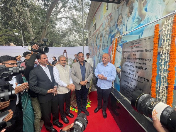 Delhi Deputy CM Manish Sisodia and Health minister Satyendar Jain inaugurating Aam Aadmi School Clinics (Photo: Twitter/@SatyendarJain)