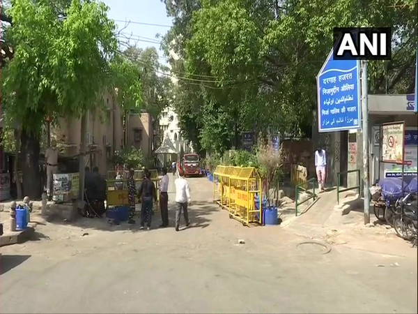 Security personnel and medical staff present in Delhi's Nizamuddin area amid COVID-19 lockdown.