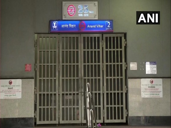 Gates of Anand Vihar metro station closed on Sunday during Janta Curfew. Photo/ANI 