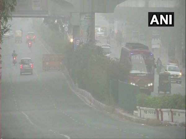 Smog engulfs Delhi-Meerut Expressway (Photo ANI)