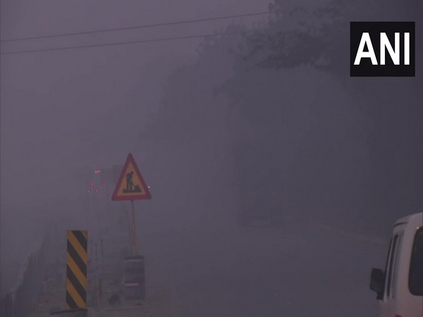 Fog engulfs SInghu Border in Delhi (Photo ANI)