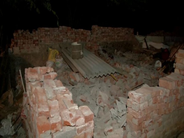 Around 200 slum dwellings were demolished in Mahipalpur by Delhi Police. [Photo/ANI]