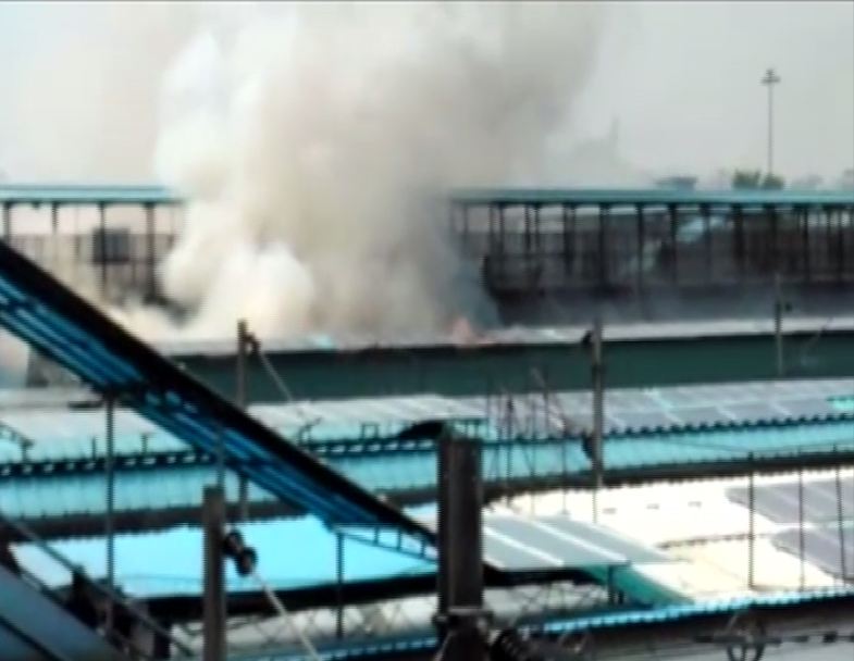 Fire broke out in Chandigarh Kochuvalli Express at New Delhi Railway station on Friday. Photo/ANI