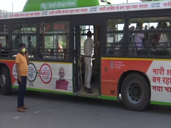 Homeless people being shifted to night shelters. Photo/ANI