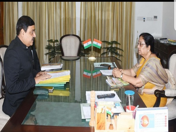 Uttarakhand Governor Baby Rani Maurya met Dehradun Municipal Commissioner Vinay Shankar Pandey on Thursday. Photo/ANI